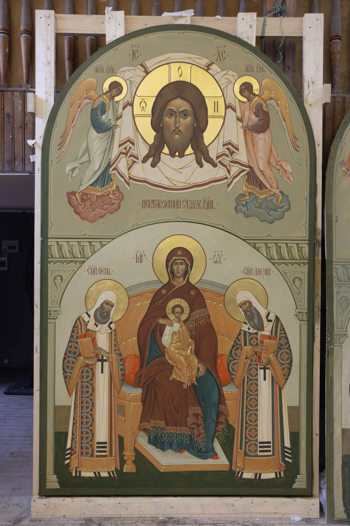 Двухчастная икона Спаса Нерукотворного с ангелами и Пресвятой Богородицей на престоле с предстоящими Московскими святителями Петром и Алексием для внутренней стороны Спасской башни Двухчастная икона Спаса Нерукотворного с ангелами и Пресвятой Богородицей на престоле с предстоящими Московскими святителями Петром и Алексием для внутренней стороны Спасской башни